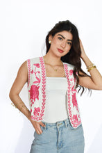Cargar imagen en el visor de la galería, Chaleco bordado flores