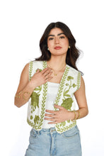 Cargar imagen en el visor de la galería, Chaleco bordado flores