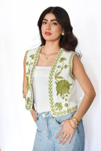 Cargar imagen en el visor de la galería, Chaleco bordado flores