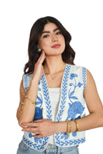 Cargar imagen en el visor de la galería, Chaleco bordado flores