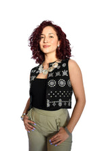 Cargar imagen en el visor de la galería, chaleco con detalle