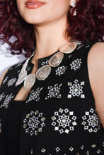 Cargar imagen en el visor de la galería, chaleco con detalle