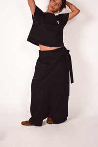 Conjunto blusa y falda negra