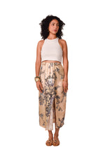 Cargar imagen en el visor de la galería, Falda midi floral
