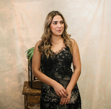 Cargar imagen en el visor de la galería, Vestido negro encaje
