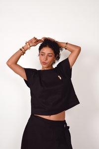 Conjunto blusa y falda negra