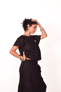 Conjunto blusa y falda negra