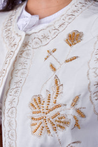 chaleco con detalles bordado