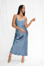 Cargar imagen en el visor de la galería, Vestido satinado "Laguna"
