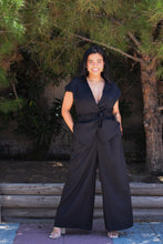 Cargar imagen en el visor de la galería, Conjunto negro "Elegancia"
