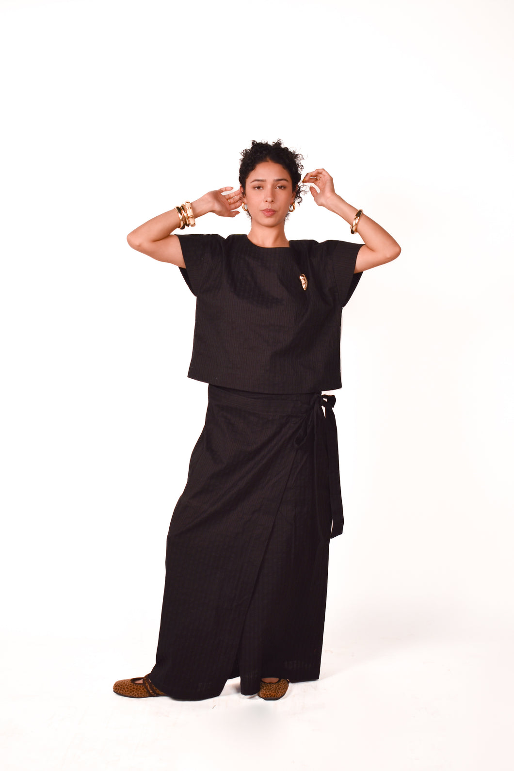 Conjunto blusa y falda negra