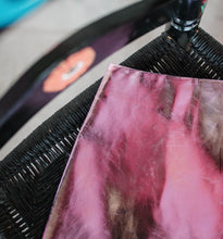 Cargar imagen en el visor de la galería, Falda metalica rosa
