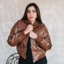 Cargar imagen en el visor de la galería, Chamarra café dad fit

