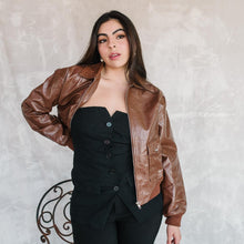 Cargar imagen en el visor de la galería, Chamarra café dad fit
