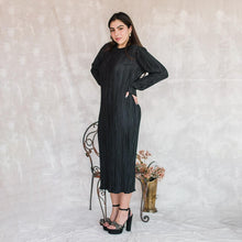 Cargar imagen en el visor de la galería, Vestido pliegues negro
