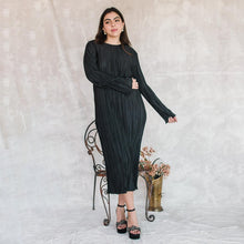 Cargar imagen en el visor de la galería, Vestido pliegues negro
