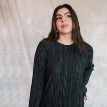 Cargar imagen en el visor de la galería, Vestido pliegues negro

