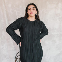 Cargar imagen en el visor de la galería, Vestido pliegues negro

