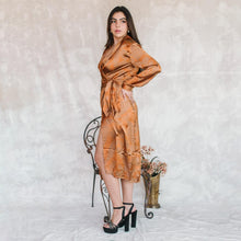 Cargar imagen en el visor de la galería, Vestido estampado flores dorado
